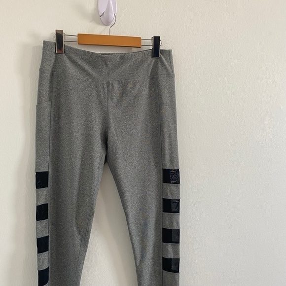 (NWOT) X BY GOTTEX GRAY SIDE MESH LEGGINGS WITH SIDE POCKETS - Picture 3 of 12